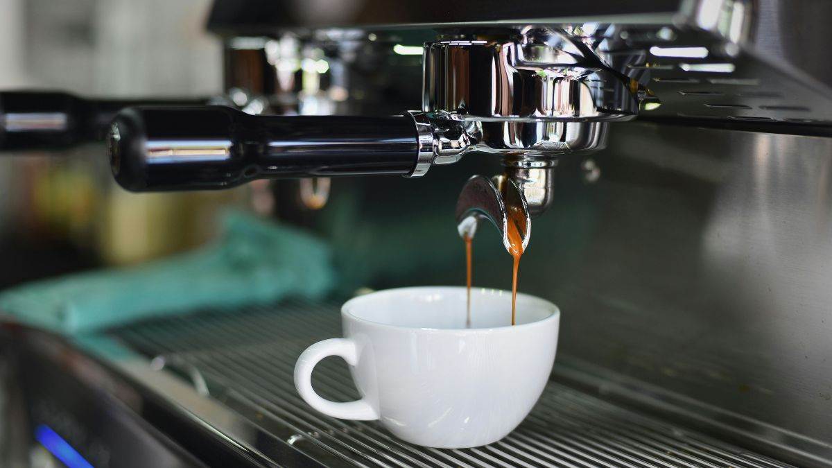 https://www.jagranimages.com/images/newimg/11072024/11_07_2024-coffee_machine_23756594.jpg