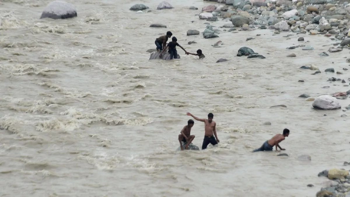 उत्‍तराखंंड के इस शहर में नदी और गधेरों पर नहाने पर पड़ेगा भारी जुर्माना, होगी गिरफ्तारी
