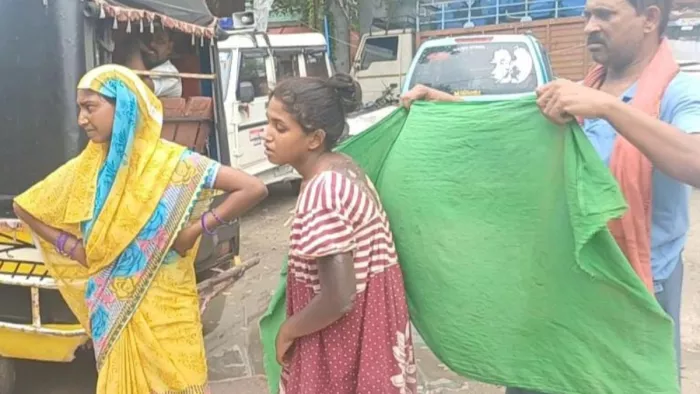 वैशाली में शख्स ने युवती पर फेंका केरोसिन। (फोटो- जागरण)