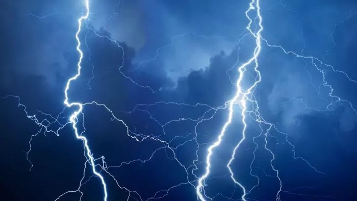 भारी वर्षा व वज्रपात से बचाव को एडवाइजरी जारी