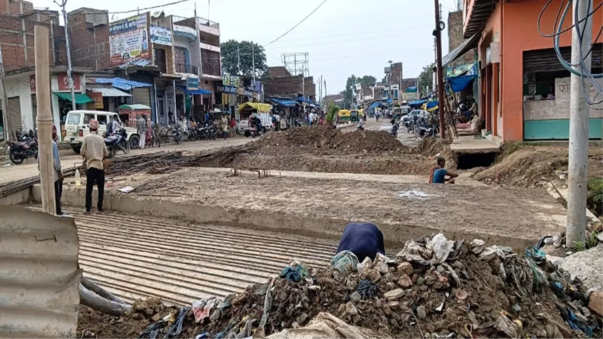 UP Road Construction: कहने को तो बन रही 500 करोड़ की सड़क, मगर ये बन गई मुसीबत; किसान भी हुए परेशान