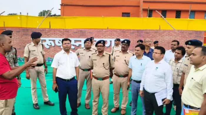 डीएम ने कांवरियों को सुगमता का एहसास कराने के लिए अधिकारियों और कर्मचारियों के दिए निर्देश। जागरण फोटो