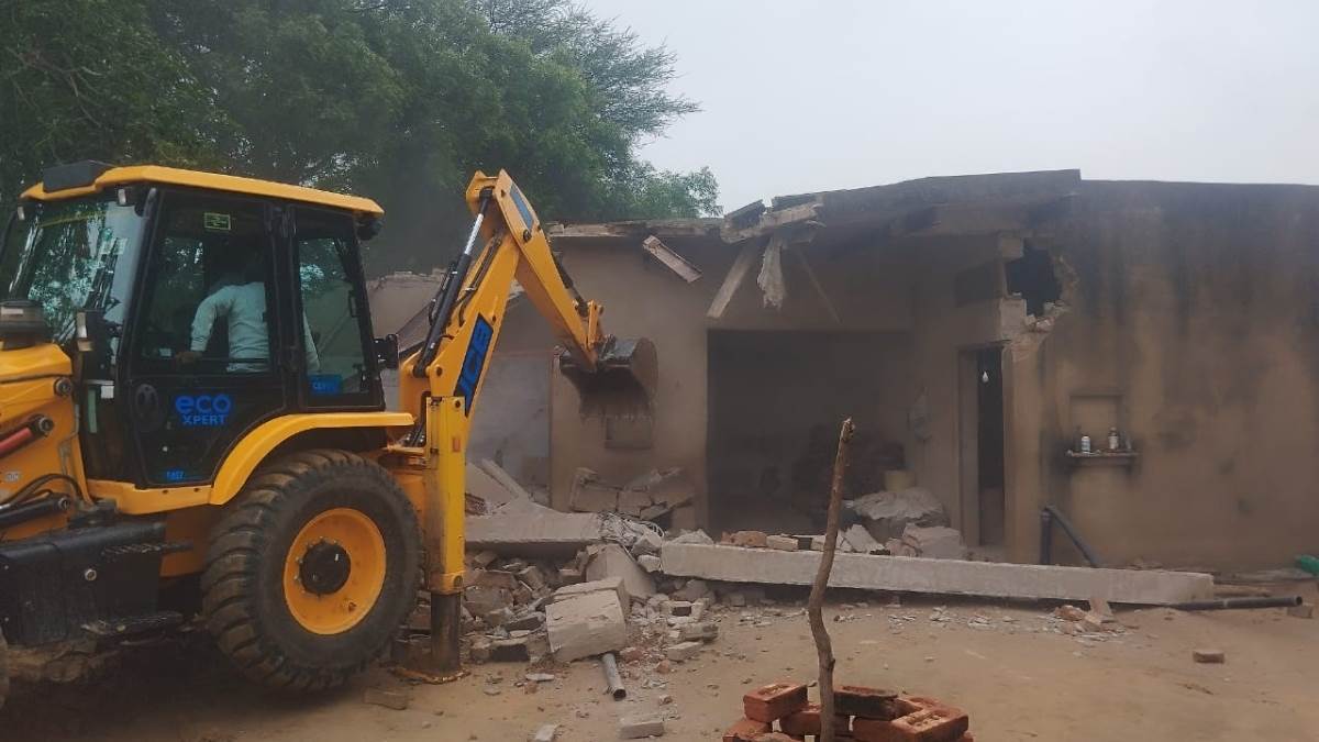 ncr mahendragarh news encroachment removed from temple land in kalwari village