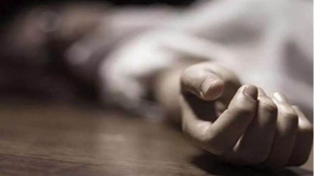 man dies after touching kite string wife injured in rampur up