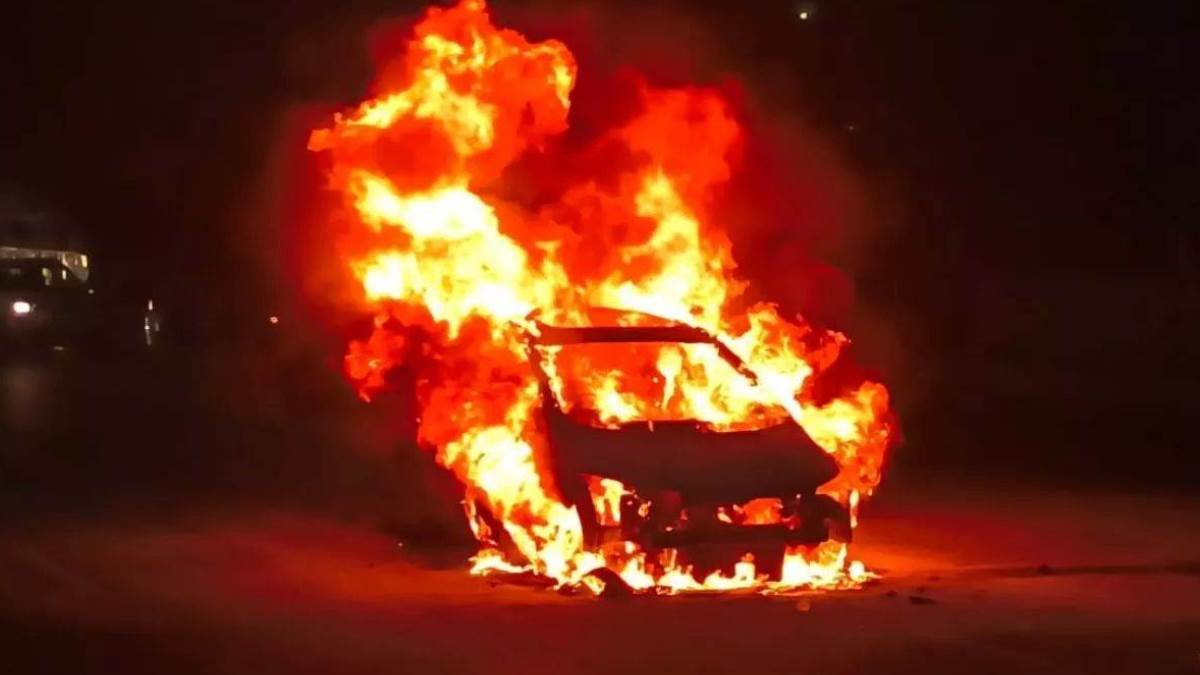 https://www.jagranimages.com/images/newimg/11072025/11_07_2025-fire_23981954.jpg