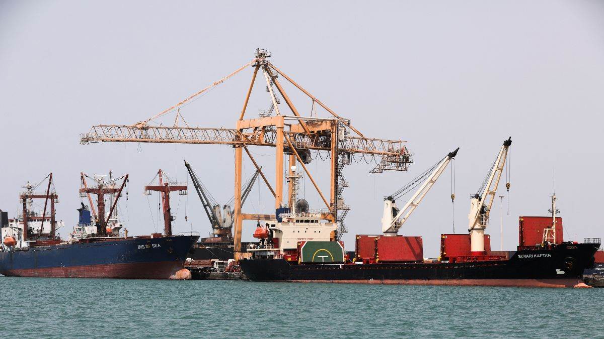 https://www.jagranimages.com/images/newimg/11072025/11_07_2025-houthi_ship_attack_23981975.jpg