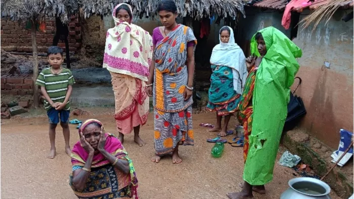 दादी और पोते की मौत के बाद रोते-बिलखते परिजन। (जागरण)