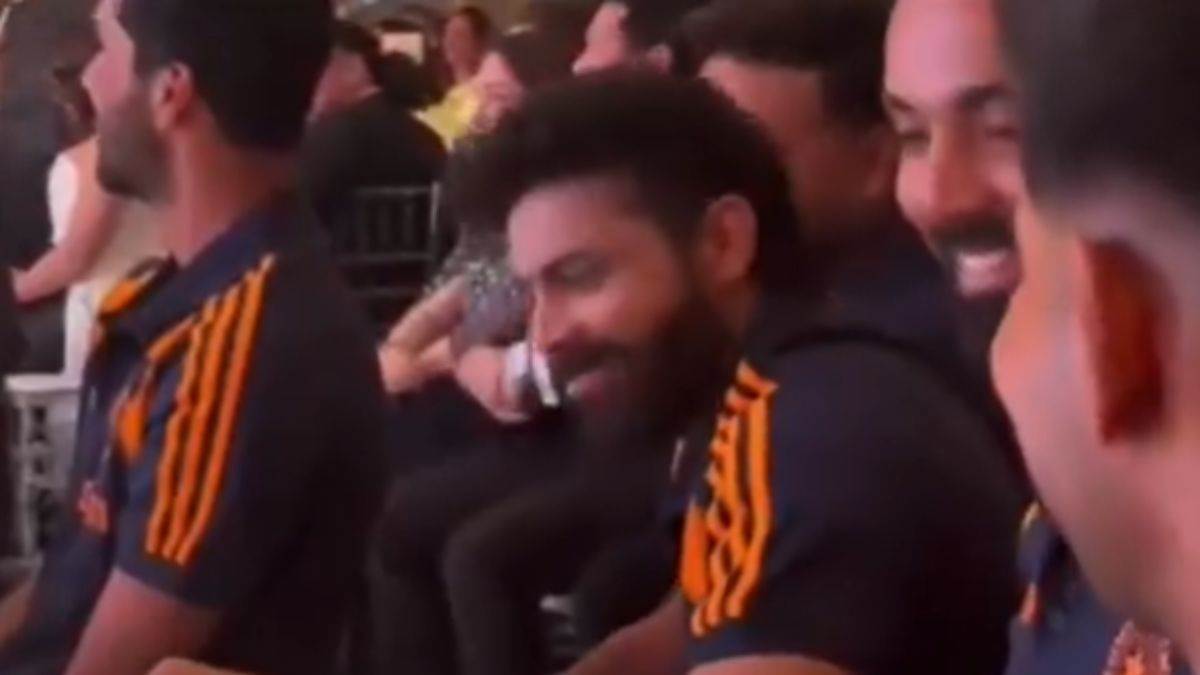 ravindra jadeja teases shubman gill on looking sara tendulkra and anjali tendulkar caught him