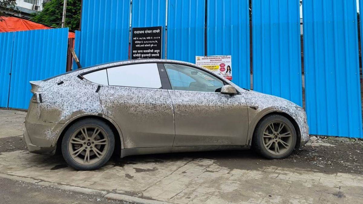 https://www.jagranimages.com/images/newimg/11072025/11_07_2025-tesla_model_y_spotting_in_india_4_23981521.jpg