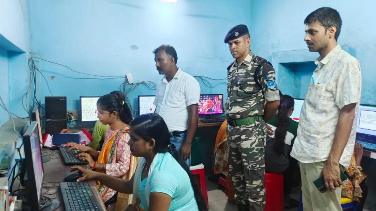 West Champaran: SSB ने शुरू किया निशुल्क कंप्यूटर प्रशिक्षण कार्यक्रम, युवाओं को डिजिटल से जोड़ने का लक्ष्य