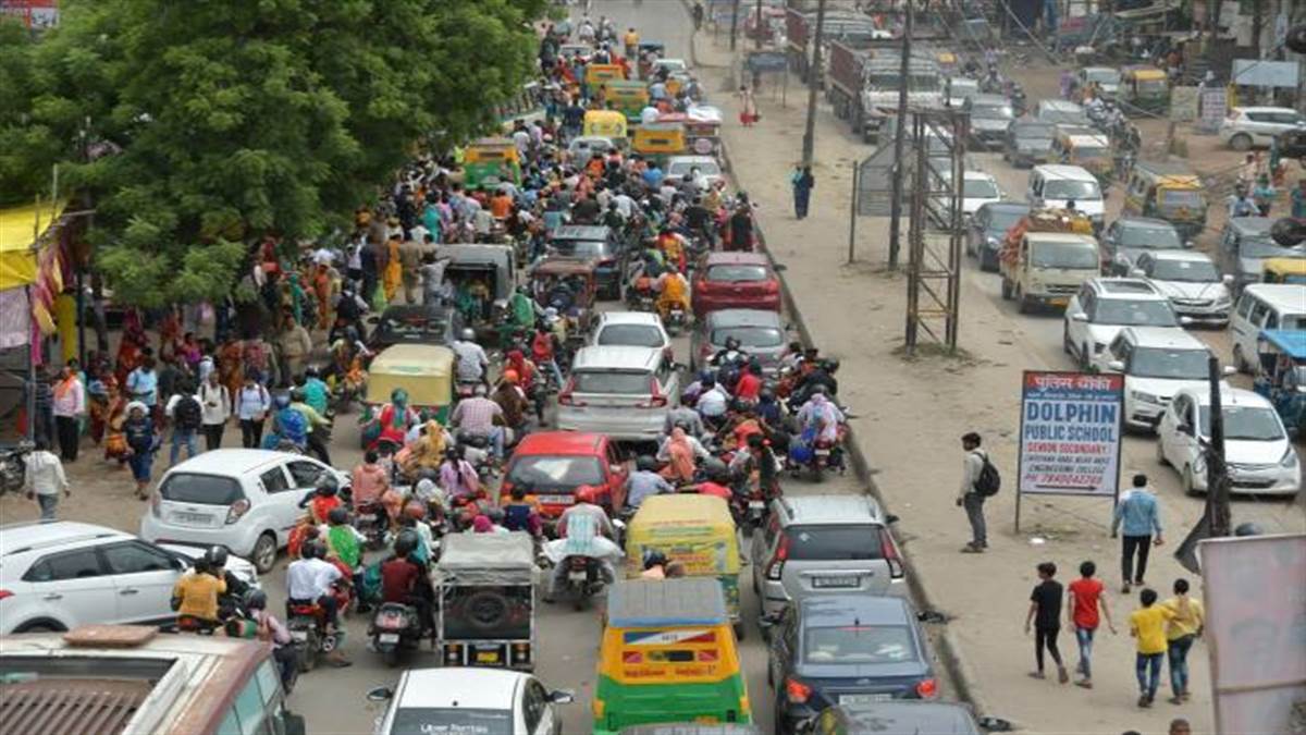 सुबह से शाम प्रमुख मार्गों से लेकर हाईवे तक रहा जाम