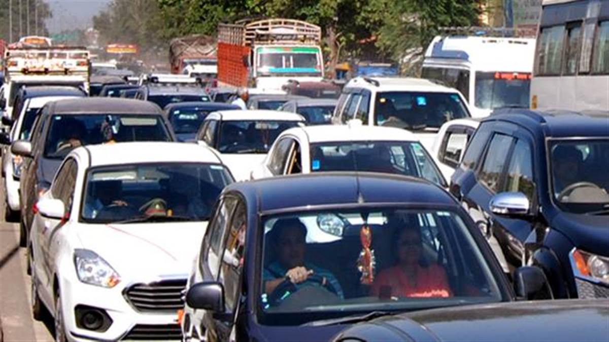 दिल्ली मेरठ हाईवे पर लगा जाम, लोग हुए परेशान
