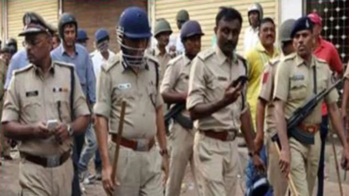 Gujarat: अरविंद केजरीवाल की घोषणा के बाद गुजरात सरकार पुलिसकर्मियों का वेतन बढ़ाने को तैयार