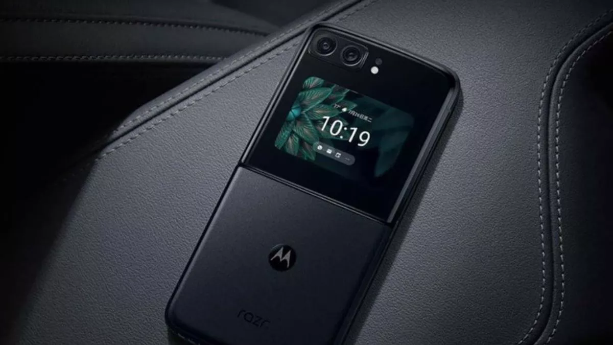 Moto Razr 2022 स्माार्टफोन हुआ लॉन्च, जानें फीचर्स और स्पेसिफिकेशंस और कीमत