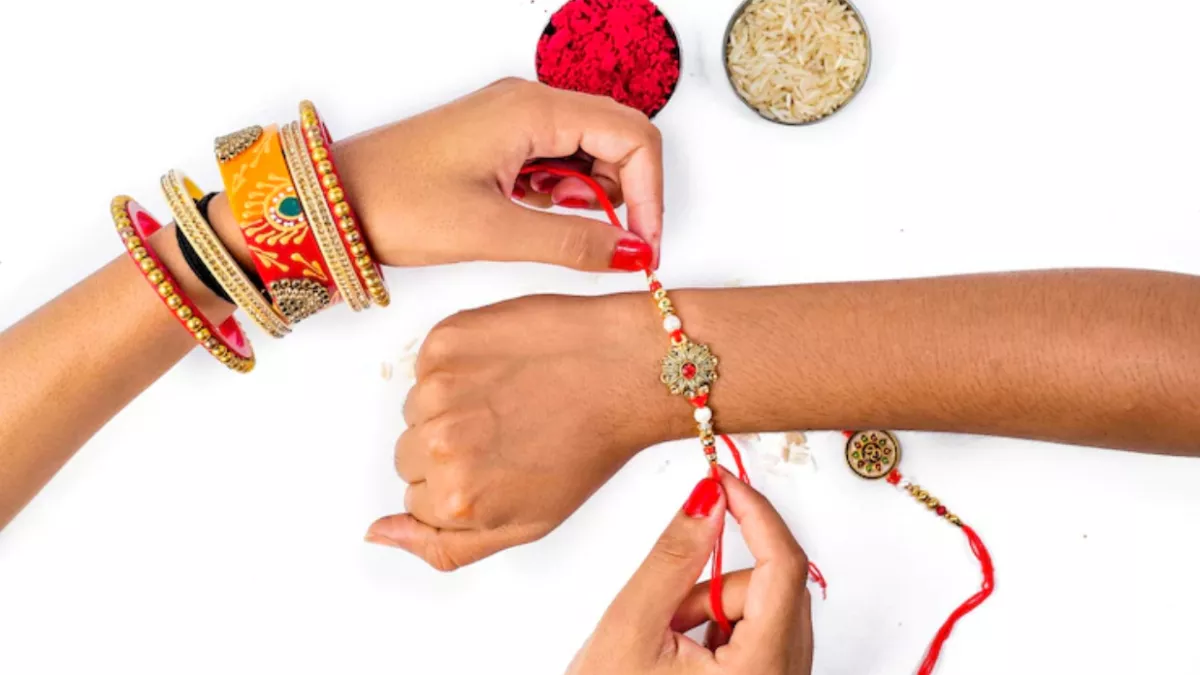 Raksha Bandhan 2022 रक्षाबंधन पर बहनें राखी ...