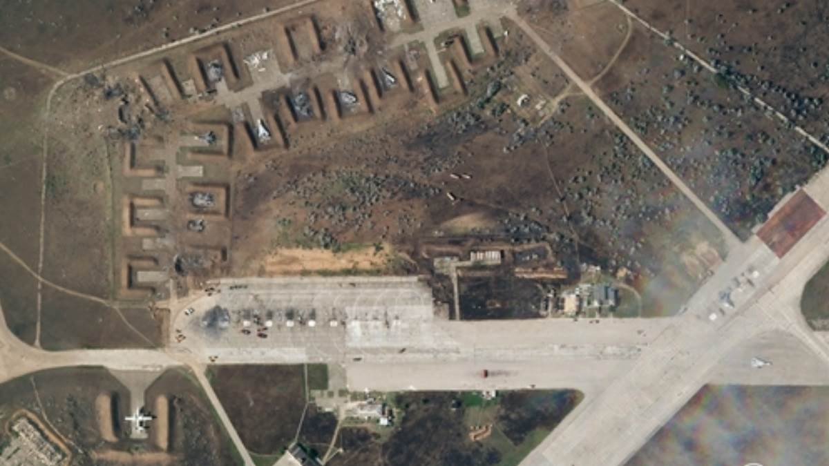 ukraine claims to have destroyed nine fighter jets of Russia at air base in  Crimea - Russia Ukraine War: रूस के नौ लड़ाकू विमान नष्ट करने का दावा, यूक्रेन  ने हासिल की