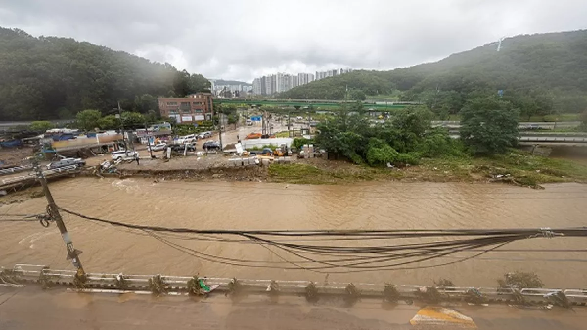 South Korea Heavy Rainfall: भारी बारिश के बाद दक्षिण कोरिया की राजधानी सियोल को हुआ भारी नुकसान, 2682 इमारतें हुईं क्षतिग्रस्त