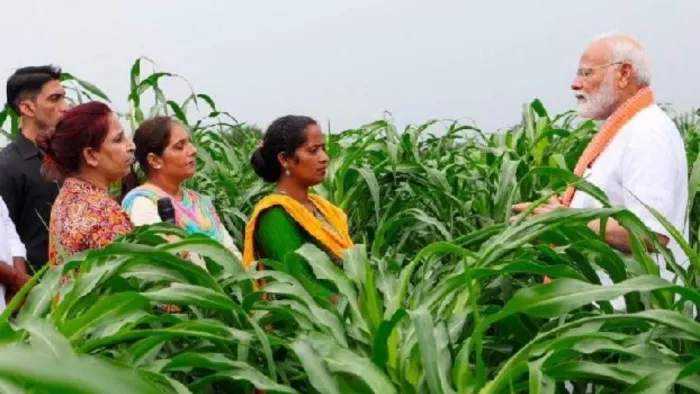 प्रधानमंत्री से मिलीं अमरोहा की चार महिलाएं