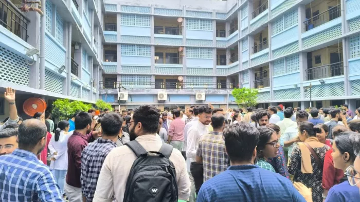 सफदरजंग अस्पताल में रेजीडेंट डॉक्टर की हड़ताल। फोटो- जागरण