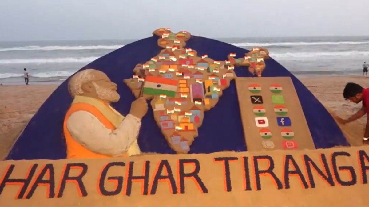 https://www.jagranimages.com/images/newimg/11082024/11_08_2024-har_ghar_tiranga__23776124.jpg