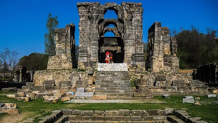 आतंकवाद का गढ़ रहा अनंतनाग फिर से धार्मिक गतिविधियों के बड़े केंद्र के रूप में उभर रहा
