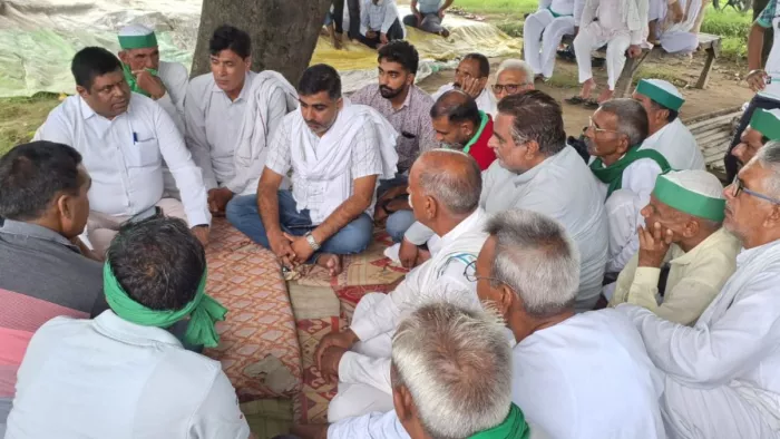 किसान की मौत के बादअधिकारियों में खलबली मच गई।