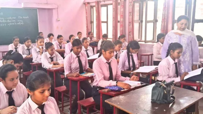 Punjab News: पठानकोट के स्कूलों को मिलेंगे हर साल 2 करोड़ रुपये।