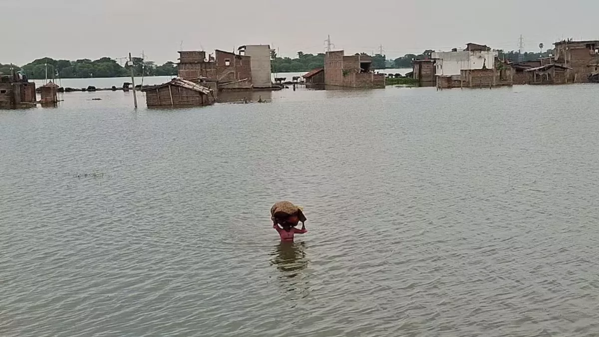 Bihar Flood: गंगा का जलस्तर में आई कमी, पुनपुन नदी में बढ़ रहा पानी; एक लाख लोग अब भी बेघर