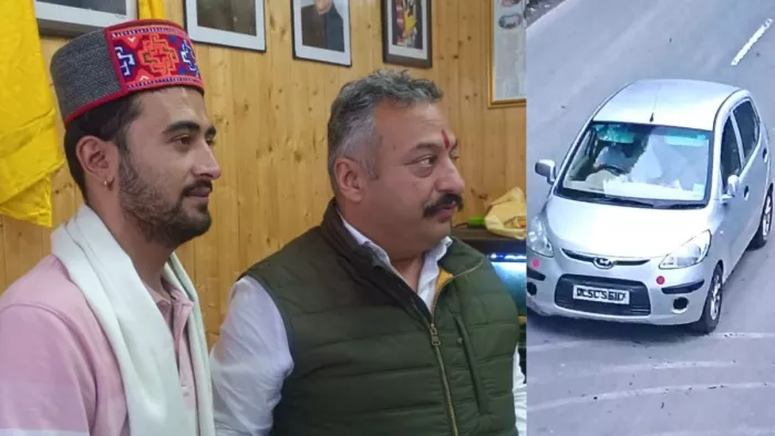 अगवा छात्रों को ढूंढने में मदद करने वाले युवक को सम्मानित करते शिक्षा मंत्री रोहित ठाकुर व आरोपित की कार।