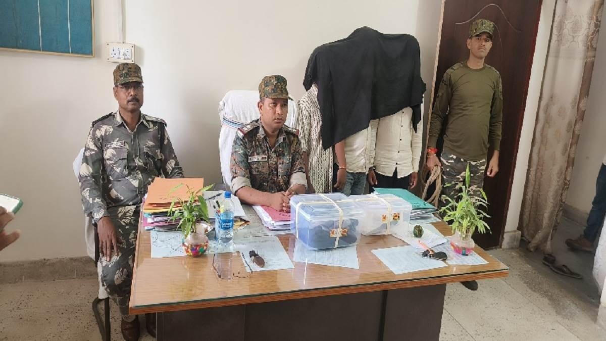 https://www.jagranimages.com/images/newimg/11082025/11_08_2025-chatra_crime_24009871.jpg