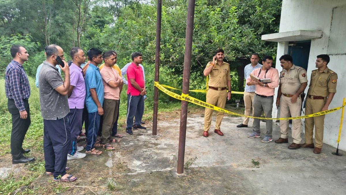 https://www.jagranimages.com/images/newimg/11082025/11_08_2025-dadri-cisf-suicide_24010112_18534572.jpg