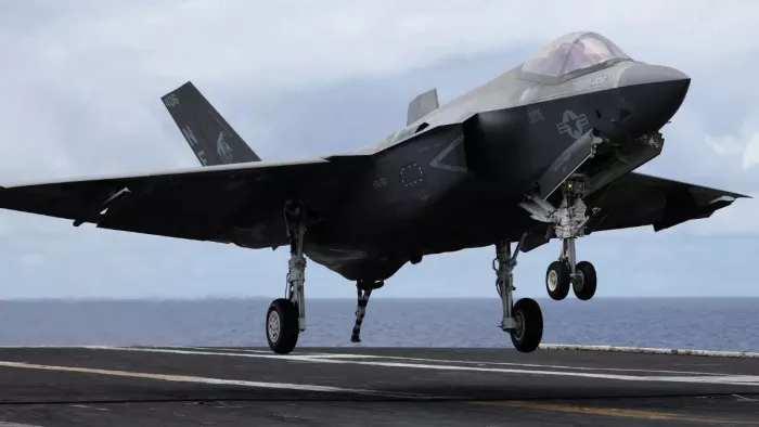 ब्रिटेन के रॉयल एयर फोर्स के F-35B लड़ाकू विमान की जापान में आपात लैंडिंग- (फोटो सोर्स- रॉयटर्स)