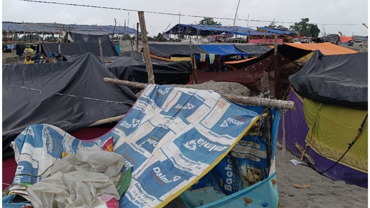 proper facilities are not available in relief camps for flood affected people in raghopur