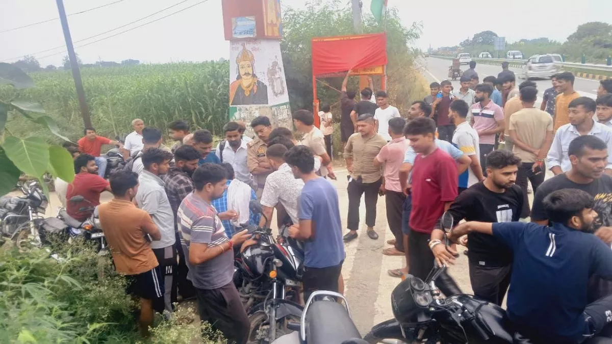 मेरठ के इस गांव के मेन गेट पर लगे महाराणा प्रताप के बोर्ड पर लिखा 'जय भीम', माहौल गरमाया, पुलिस मौके पर