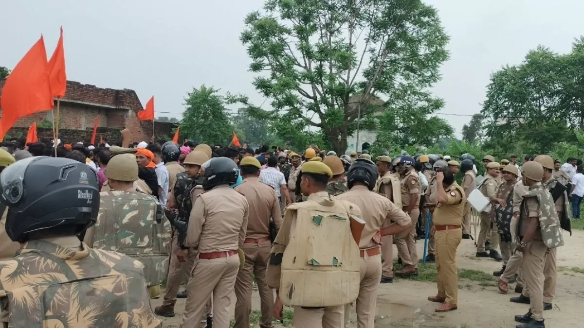 Fatehpur Maqabara: 6 जिलों के एएसपी और 15 थानों की पुलिस तैनात, इलाके की ड्रोन से की जा रही निगरानी