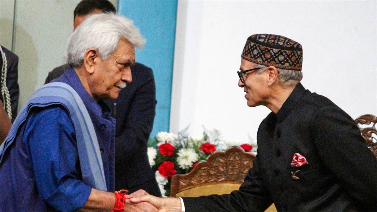 https://www.jagranimages.com/images/newimg/11082025/11_08_2025-manoj_sinha_and_omar_abdullah_24009868.jpg
