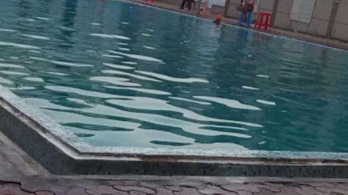 ncr delhi youth drowns in shalimar bagh mcd swimming pool