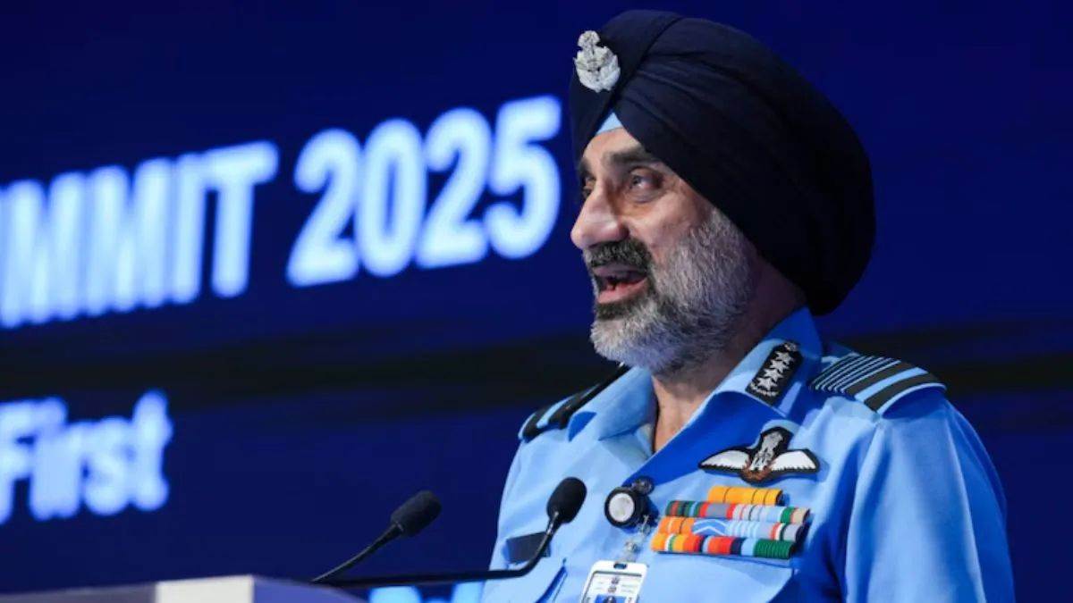 https://www.jagranimages.com/images/newimg/11082025/11_08_2025-pakistan_jet_down_24009470.jpg