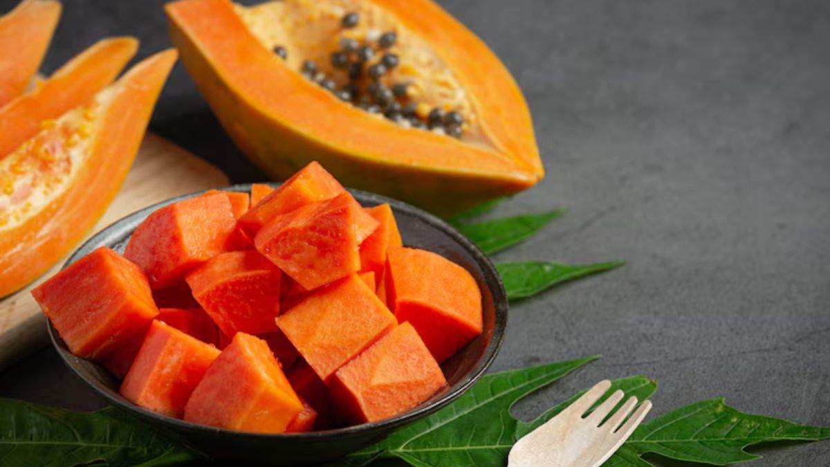 https://www.jagranimages.com/images/newimg/11082025/11_08_2025-papaya_benefits_24009227.jpg
