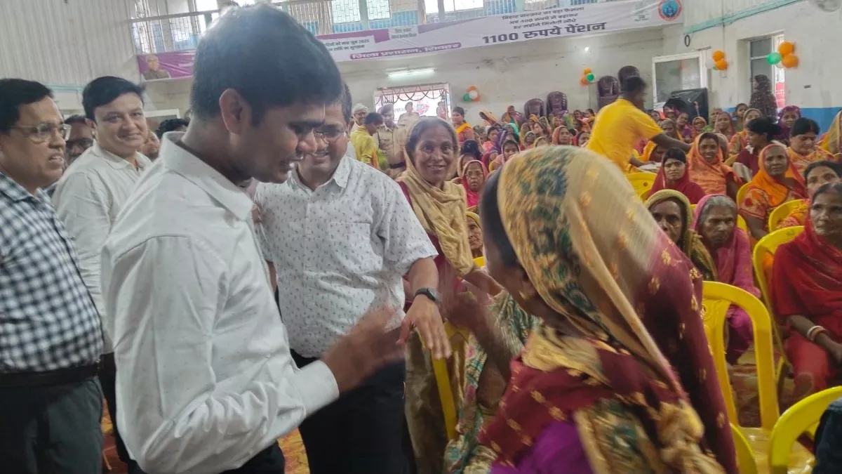 Bihar Government Pension 2025: पेंशन की राशि बढ़ी तो मिला जीने का आधार, लड़खडाते कदमों को मिला बल
