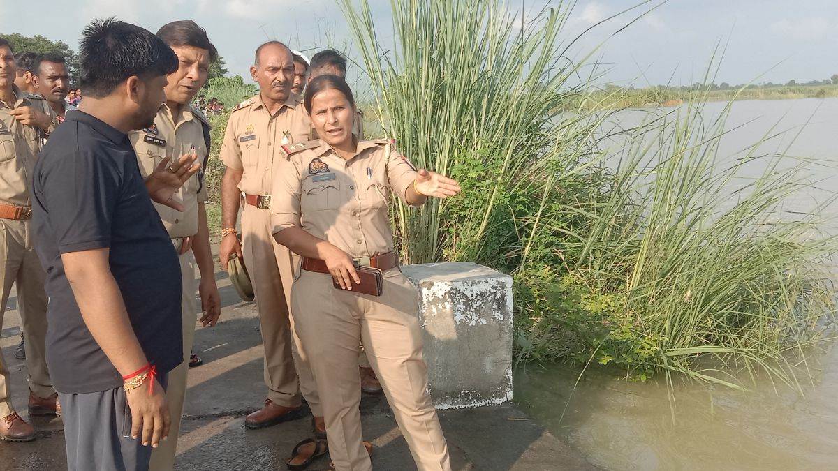 farrukhabad drowned girls body found after 20 hours in wires