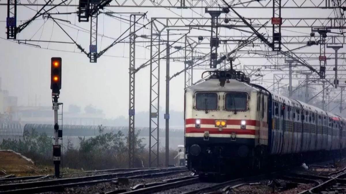 ncr new delhi crackdown on ticketless travel railway revenue increases