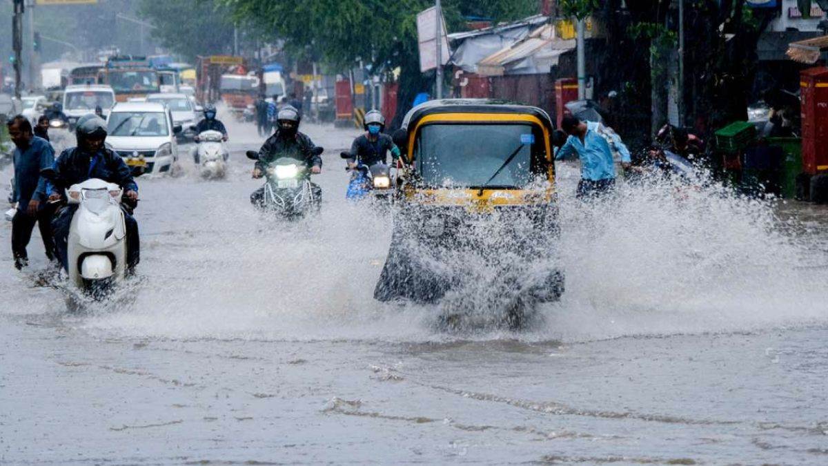 https://www.jagranimages.com/images/newimg/11082025/11_08_2025-rain_8_24009521.jpg