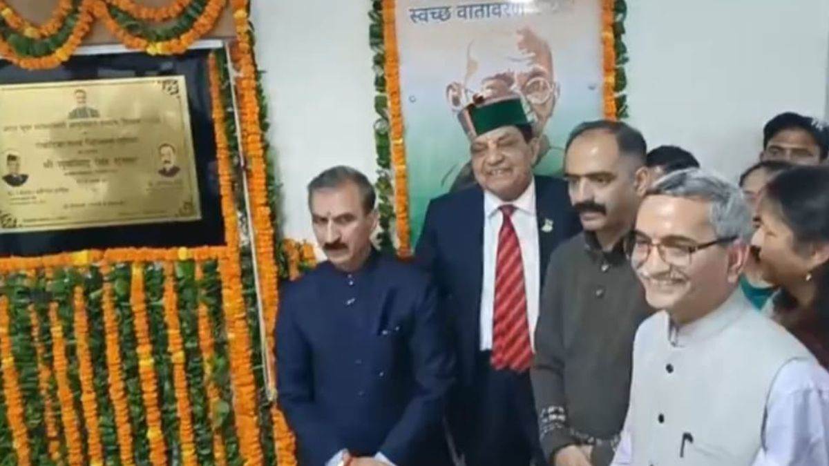 https://www.jagranimages.com/images/newimg/11082025/11_08_2025-robotic_surgery_in_himachal_start_24009775.jpg