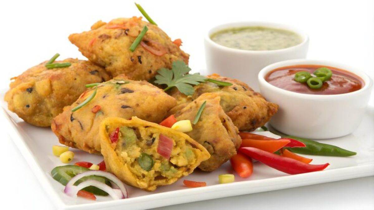 https://www.jagranimages.com/images/newimg/11082025/11_08_2025-sprouts_pakora_recipe_24009562.jpg