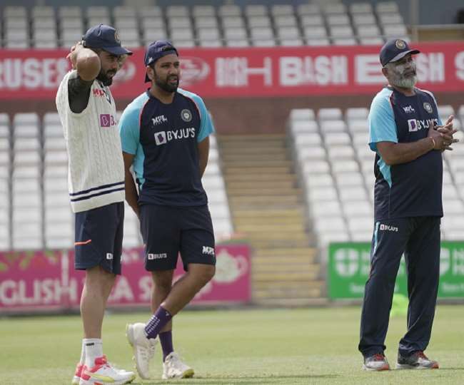 विराट कोहली और रोहित शर्मा गेंदबाजी कोच भरत अरुण के साथ (फोटो ट्विटर पेज)