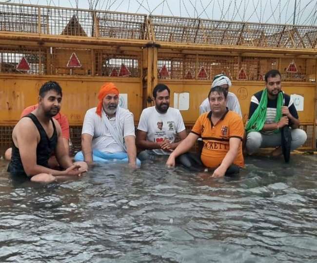 Kisan Andolan: तेज बारिश के यूपी गेट पर दिखा अजब नजारा, तस्वीरें हो रहीं इंटरनेट मीडिया पर वायरल