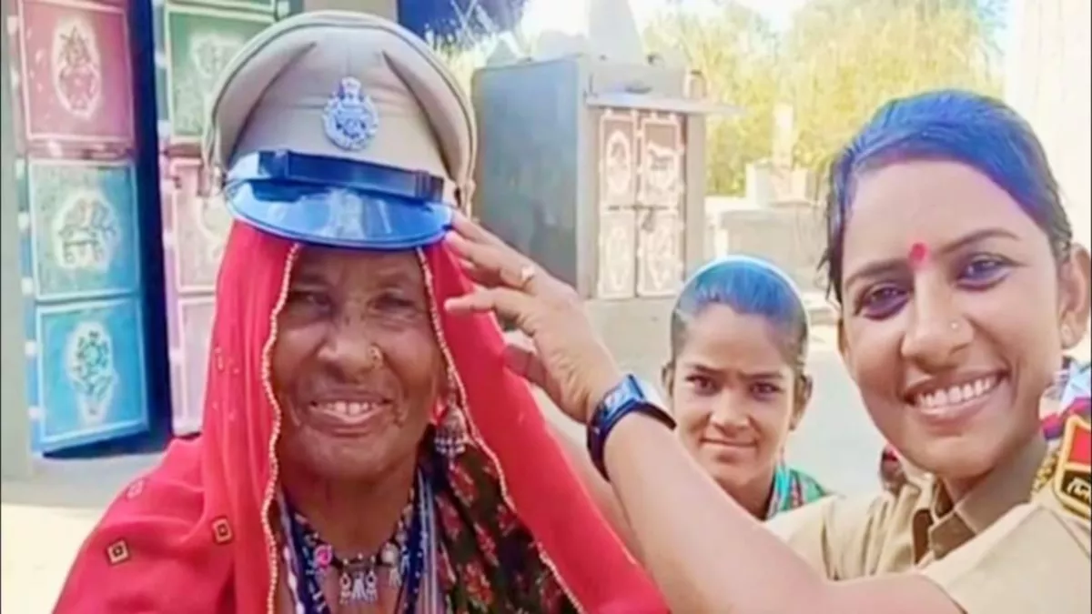 Barmer News: झोपड़ी में रहने वाले की बेटी बनी पुलिस इंस्पेक्टर, वर्दी में  पहुंची घर और मां बाप को किया सेल्यूट - The daughter of a hut dweller became  a police inspector