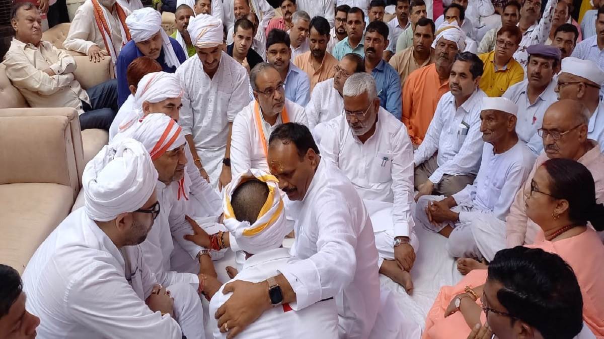 deputy cm bjp state president and jal shakti minister also came to console on the death of former minister ramveer