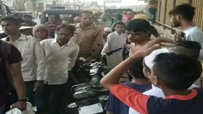 Child Thieves Gang सहारनपुर में भी बच्चा चोर गिरोह की अफवाह के चलते लोगों की पिटाई की जा रही है।
